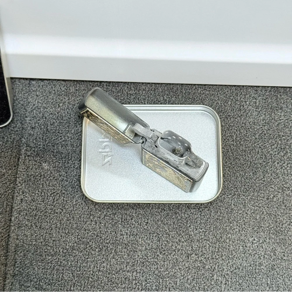 Zippo Lighter Toledo Fierce Guardian with 18ct Gold Leaf Inlay - Picture 8 of 8